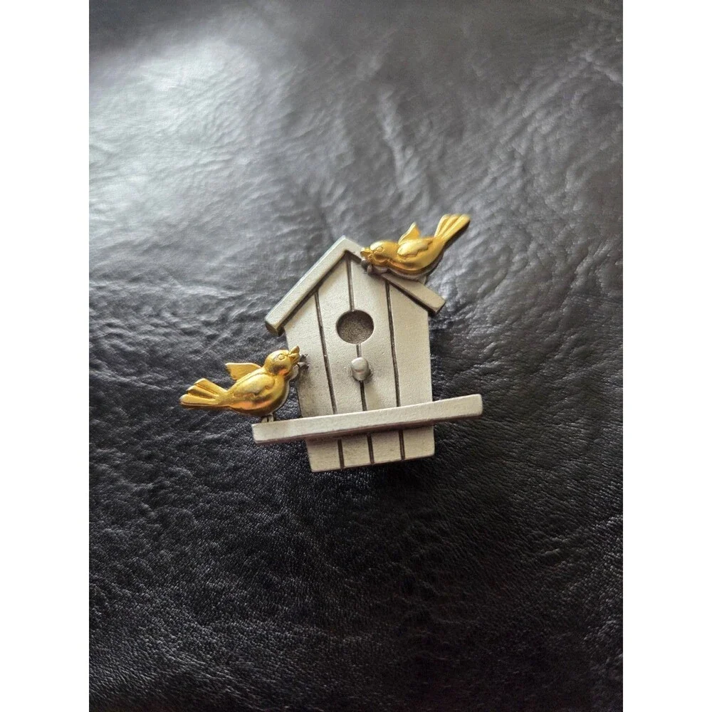 Rare Vintage Birdhouse Pin Pendant With removable birds